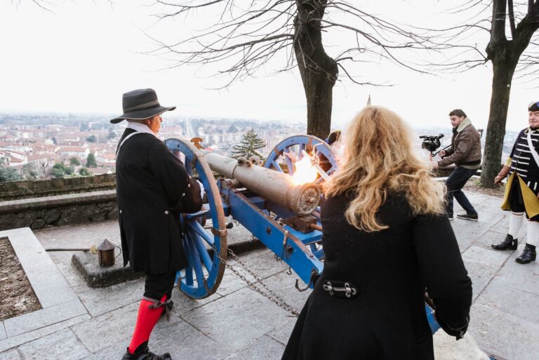 Photo Andrea Guermani Castello di Rivoli 30 anni 2 Festa col botto per i 30 anni del Castello di Rivoli, il primo Museo di Arte Contemporanea italiano. Un’intera giornata tra performance, convegni e cena finale al Combal Zero