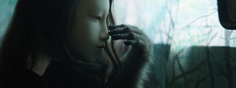 Pierre Huyghe film still da Untitled Human Mask 2014 Courtesy the artist Marian Goodman Gallery New York Hauser Wirth London Esther Schipper Berlin and Anna Lena Films Paris Feste 2014/2015 a Los Angeles. Una dozzina di mostre da non perdere