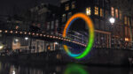 Rob van Houten Circle of Life Amsterdam Light Festival Torna il Light Festival di Amsterdam, con grandi installazioni luminose tra le strade ed i canali. Per un romantico tour in barca, nella ville lumière d'Olanda