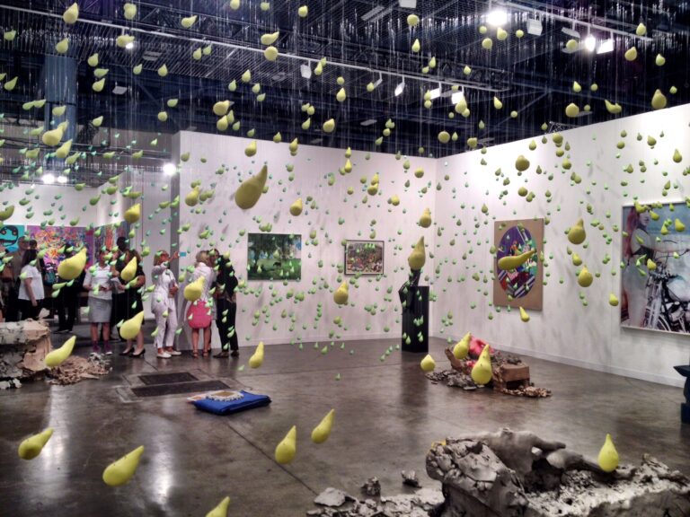 Sadie Coles HQ Miami Updates: primissime immagini da Art Basel Miami Beach. Atmosfera esuberante, qualità degli stand sui massimi livelli