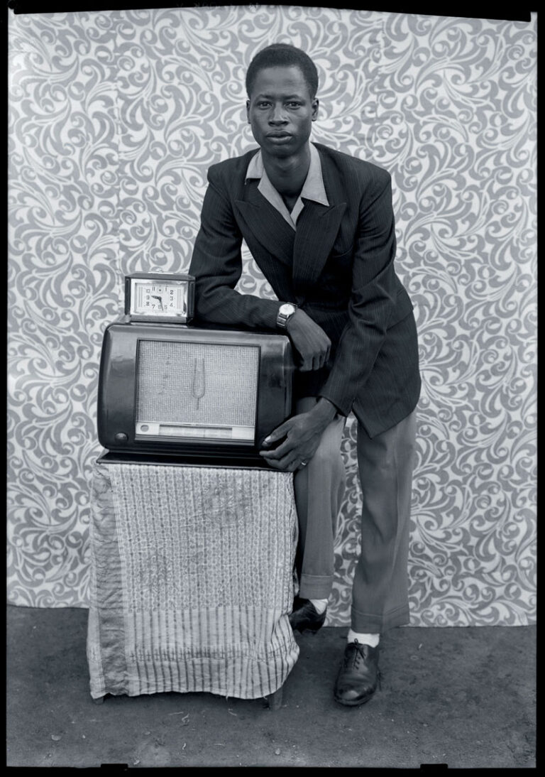Seydou Keïta Senza titolo 1956 1957 Courtesy CAAC – The Pigozzi Collection Dove va la fotografia? Colloquio a tre con Walter Guadagnini