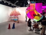 Tanya Bonakdar Miami Updates: primissime immagini da Art Basel Miami Beach. Atmosfera esuberante, qualità degli stand sui massimi livelli