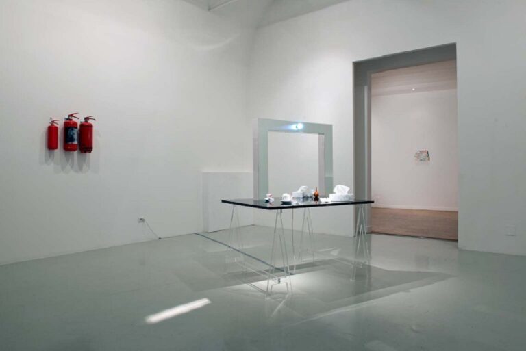 Thorsten Kirchhoff – Autoreverse veduta della mostra presso Montoro12 Roma 2014 photo Alessandro Vasari 2 Thorsten Kirchhoff e le allegorie surrealiste