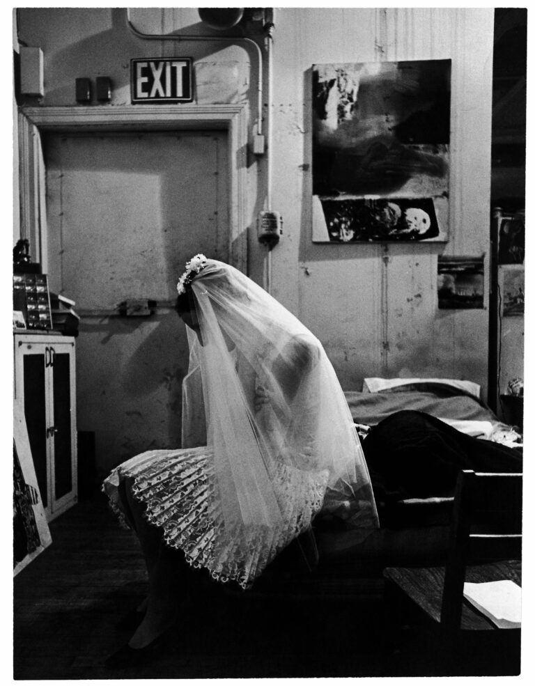 Ugo Mulas Trisha Brown nello studio di Robert Rauschenberg New York 1964 Courtesy Lia Rumma Napoli Milano La fotografia interroga se stessa. Ugo Mulas chez Lia Rumma, a Napoli e Milano