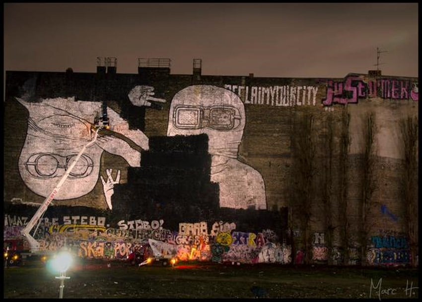 L’eutanasia artistica di Blu. Il celebre street artist italiano cancella i suoi due più importanti murales berlinesi: “con gli investimenti edilizi a Kreuzberg sarebbero comunque stati distrutti”