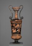 Vaso funerario con scena dionisiaca e battaglia fra greci e guerrieri italici da Ceglie del Campo Puglia 350 325 a.C. Attribuito al pittore di Dario. Antikensammlung Un restauro troppo perfetto. La storia di Raffaele Gargiulo al Getty di Malibu