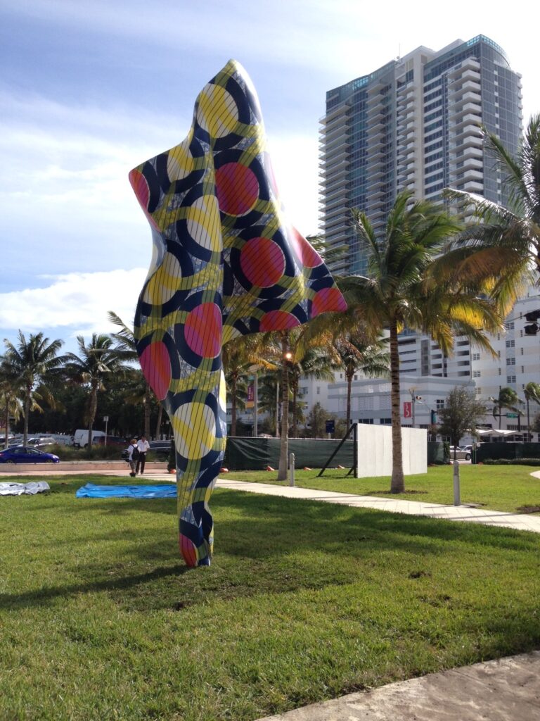 Yinka Shonibare MBE e1417563829459 Miami Updates: che triste il programma Public di Art Basel! Le sculture all'aperto non raggiungono neppure lontanamente il livello di Frieze e Fiac