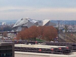 Da Lione immagini in anteprima del futuro Musée des Confluences. La creatura spazialista di Coop Himmelb(l)au si inaugura il 19 dicembre