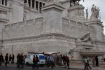 urtisti8 Umiliano i monumenti della città, ma il Comune di Roma gli organizza una mostra. Il Museo di Trastevere regalato alla potente lobby dei venditori di souvenir