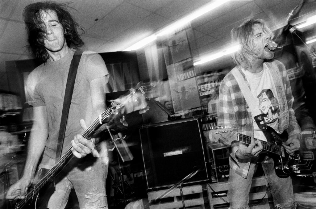 Sky Arte Updates: Kurt Cobain e i Nirvana in mostra alla Fabbrica del Vapore. Novanta fotografie, a Milano, per raccontare il grunge