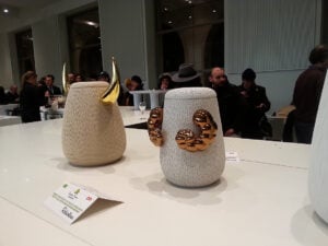 Dieci designer e uno zoo (di ceramica). Tante immagini dall’opening della mostra milanese al Triennale Design Museum