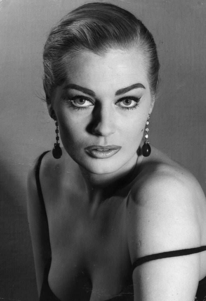 Morta a Roma a 82 anni Anita Ekberg, l’icona della Dolce Vita. Da Miss Svezia a sex simbol degli anni Sessanta, consacrata dall’incontro con Federico Fellini