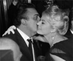 Anita Ekberg e Federico Fellini 1959 Morta a Roma a 82 anni Anita Ekberg, l'icona della Dolce Vita. Da Miss Svezia a sex simbol degli anni Sessanta, consacrata dall'incontro con Federico Fellini