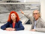 Christo e Jean Claude davanti al progetto per Over the river 2 Christo e la lunga avventura sull’Arkansas. Il fiume da impacchettare, che gli abitanti vorrebbero tutelare. Ma il giudice federale dà ragione all’artista