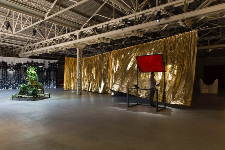 Céline Condorelli bau bau veduta della mostra presso HangarBicocca Milano 2014 photo Agostino Osio courtesy Fondazione HangarBicocca Milano 11 L’Hangar Bicocca fa bau bau. Intervista con Céline Condorelli