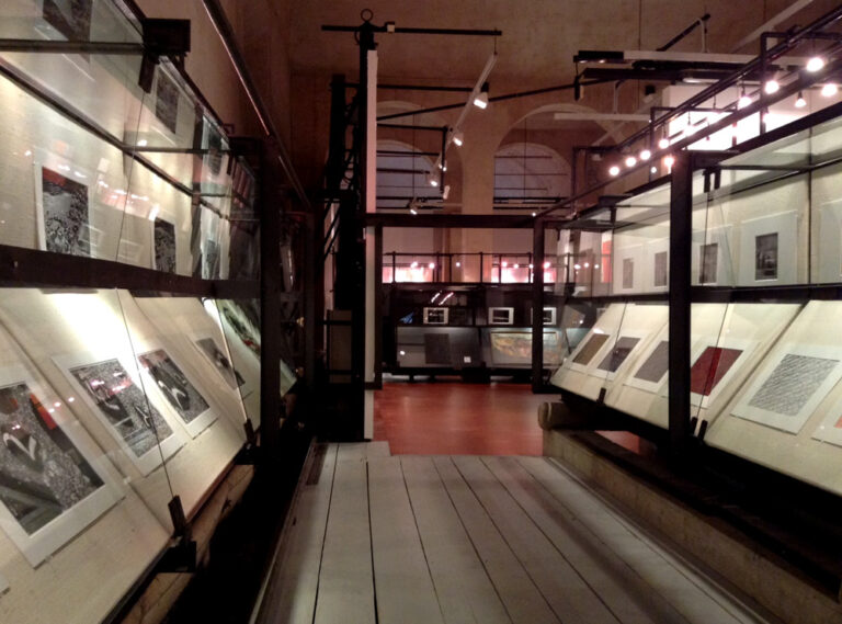 Fuoco Nero veduta della mostra presso Palazzo della Pilotta Parma 2014 3 Aureo Alberto Burri. Un omaggio colossale a Parma