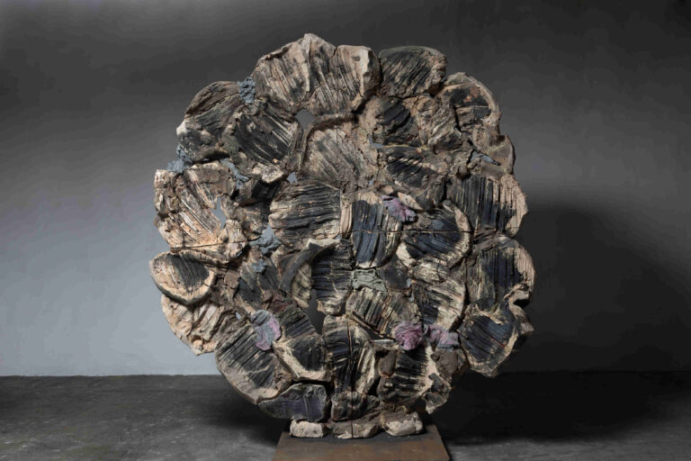 Giuseppe Spagnulo, Panorama scheletrico del mondo, 2014 terracotta ingobbiata, ossido di ferro e ossido di rame, ferro