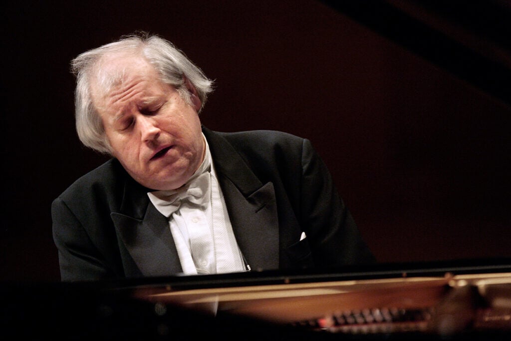 Un disco storico, atteso per vent’anni. Mozart e Chopin secondo il grande pianista Grigory Sokolov: un concerto registrato al Festival di Salisburgo