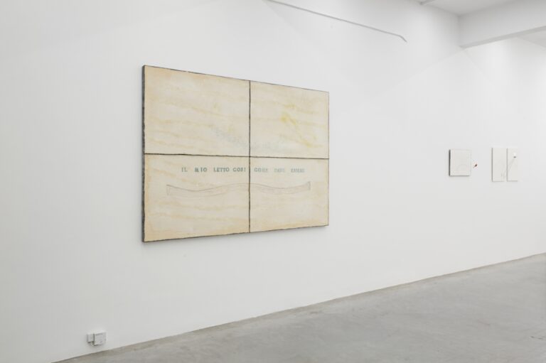 Installation View Pier Paolo Calzolari Ronchini Gallery 23 January 7 March 2015 Courtesy Ronchini Gallery 14 Tante immagini dalla personale di Pier Paolo Calzolari alla Ronchini Gallery di Londra. Fra luce, materia e tempo