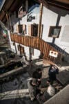 L'inaugurazinoe de I Bareloi di Mario Tomè all'etnografico di Zoppè di Cadore - Foto Giacomo De Donà