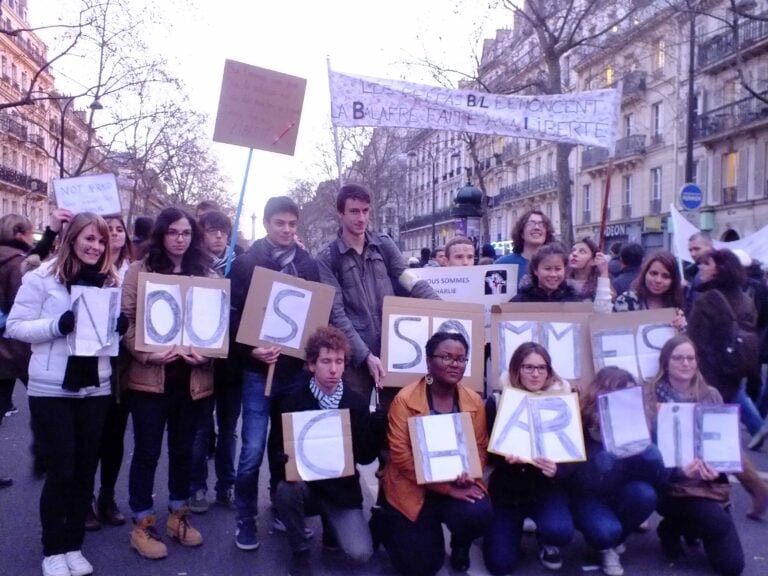 Manifestazione Paris 11 Gennaio 2015 10 Je suis Charlie © Silvia Neri Je suis Charlie. Tante immagini in presa diretta dalla manifestazione di Parigi in onore della rivista satirica vittima del terrorismo