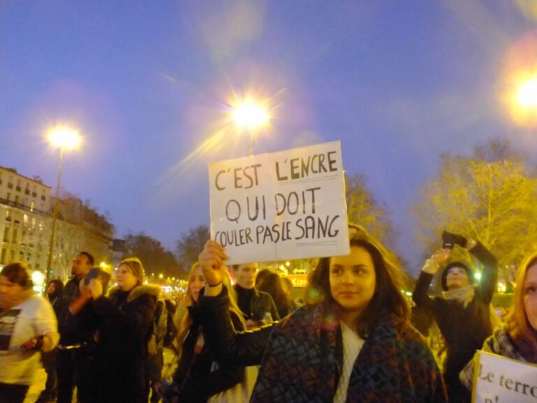 Manifestazione Paris 11 Gennaio 2015 3 Je suis Charlie © Silvia Neri Je suis Charlie. Tante immagini in presa diretta dalla manifestazione di Parigi in onore della rivista satirica vittima del terrorismo