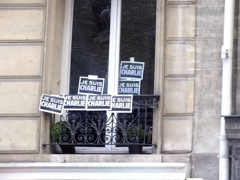 Manifestazione Paris 11 Gennaio 2015 6 Je suis Charlie © Silvia Neri Je suis Charlie. Tante immagini in presa diretta dalla manifestazione di Parigi in onore della rivista satirica vittima del terrorismo