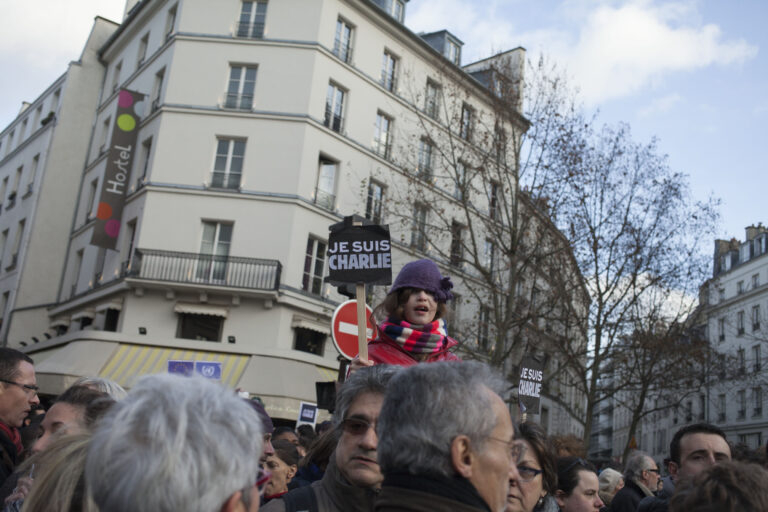Marche Republicaine 7 In piazza per Charlie Hebdo. La guerra non santa: terrorismo e democrazia