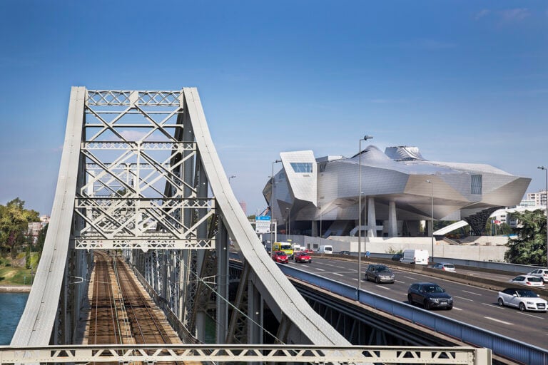 Musée des Confluences 3 La top 5 dei migliori edifici inaugurati nel 2014 in tutto il mondo. Dalla Fondation Vuitton di Parigi alla Dongdaemun Design Plaza di Seul