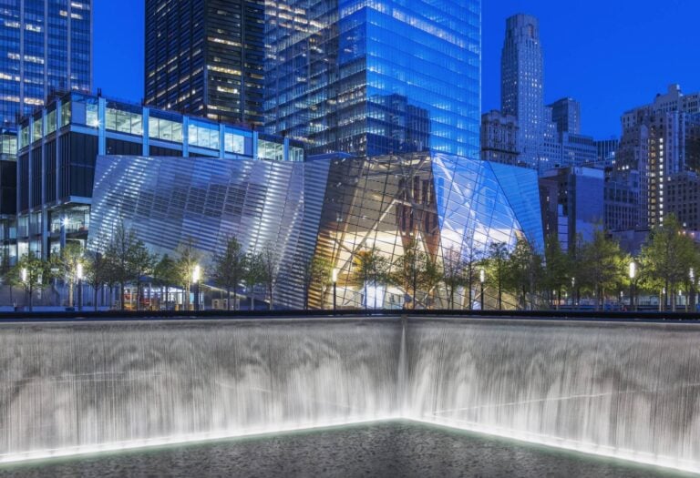 National September 11 Memorial Museum Pavilion 2 La top 5 dei migliori edifici inaugurati nel 2014 in tutto il mondo. Dalla Fondation Vuitton di Parigi alla Dongdaemun Design Plaza di Seul