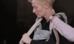 Tilda Swinton Cloakroom Vestiaire Obligatoire Narnia, a Firenze. Ecco le immagini della performance di Tilda Swinton per Pitti Uomo: fra abiti danzanti e dialoghi metafisici