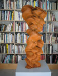 Tony Cragg, Mixed feelings, 2010, acciaio, 100 x 43 x 41 cm, © Courtesy Buchmann Galerie Agra-Lugano and the artist