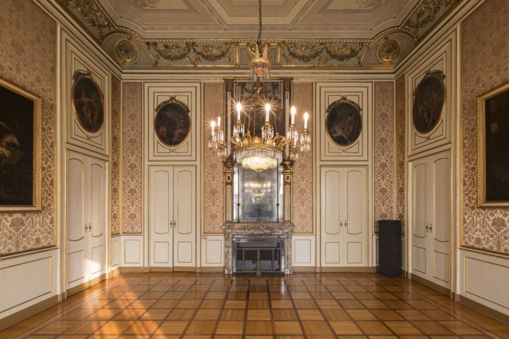 Acqua di Parma e l’arte contemporanea. A Milano Palazzo Cusani ospiterà la grande mostra che segnerà il debutto dell’azienda del lusso: la racconta la curatrice Cloe Piccoli