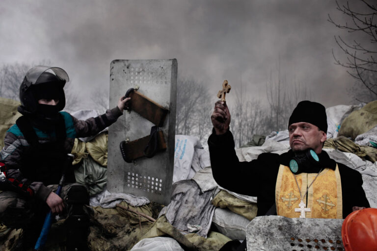 Jérôme Sessini (Francia) - Magnum Photos per De Standaard, Scontri a Kiev (Ucraina), tra il 19 e il 21 febbraio 2014