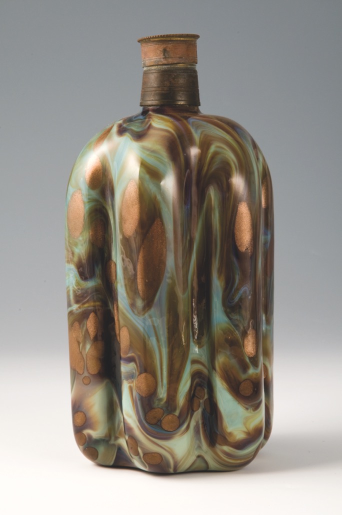 Bottiglia in vetro calcedonio con macchie di avventurina incluse – Venezia - terzo quarto del XVII sec. - Museo del Vetro, Murano