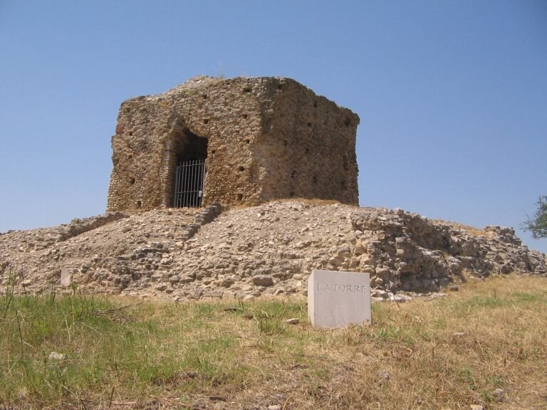 Castel Fiorentino a Torremaggiore Foggia Torre Foto di Antonio Di Cesare © Archivio FAI Il luogo del cuore degli italiani? È il Convento dei Frati Cappuccini di Monte Rosso. Ecco i risultati del censimento promosso da FAI