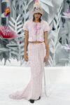 Chanel SS2015 Grand Palais Parigi 3 Il giardino di carta di Chanel. Fiori, pizzi, foglie, cristalli: spettacolo d’incanto al Grand Palais