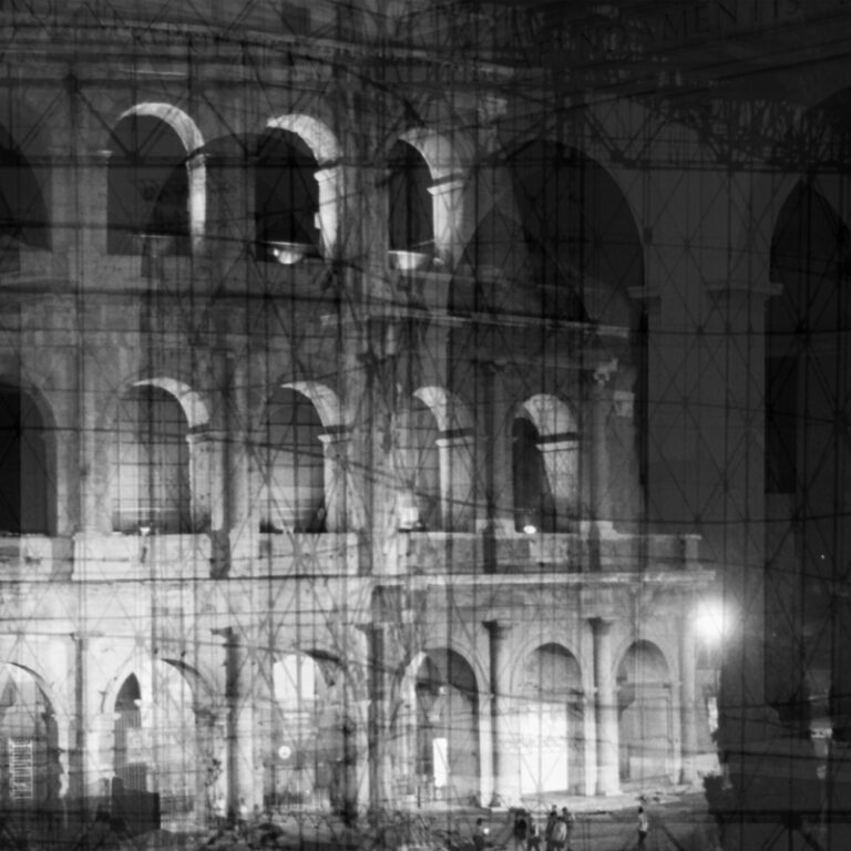 Davide Bramante, My own Rave. Roma (Colosseo ingabbiato), 2014, esposizioni multiple in fase di ripresa, non digitali