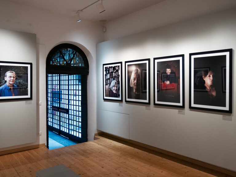 Francesco Maria Colombo Casa dei Tre Oci Venezia 3 Da Venezia immagini dell'opening di Giudecca Fotografia. Da Gillo Dorfles a Toni Servillo, a Peppe Barra: personaggi nel mirino di Francesco Maria Colombo