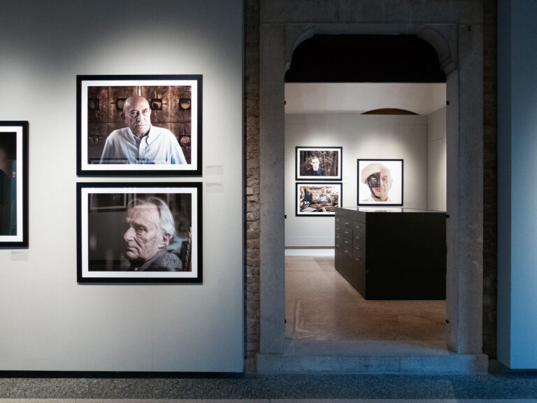 Francesco Maria Colombo Casa dei Tre Oci Venezia Da Venezia immagini dell'opening di Giudecca Fotografia. Da Gillo Dorfles a Toni Servillo, a Peppe Barra: personaggi nel mirino di Francesco Maria Colombo