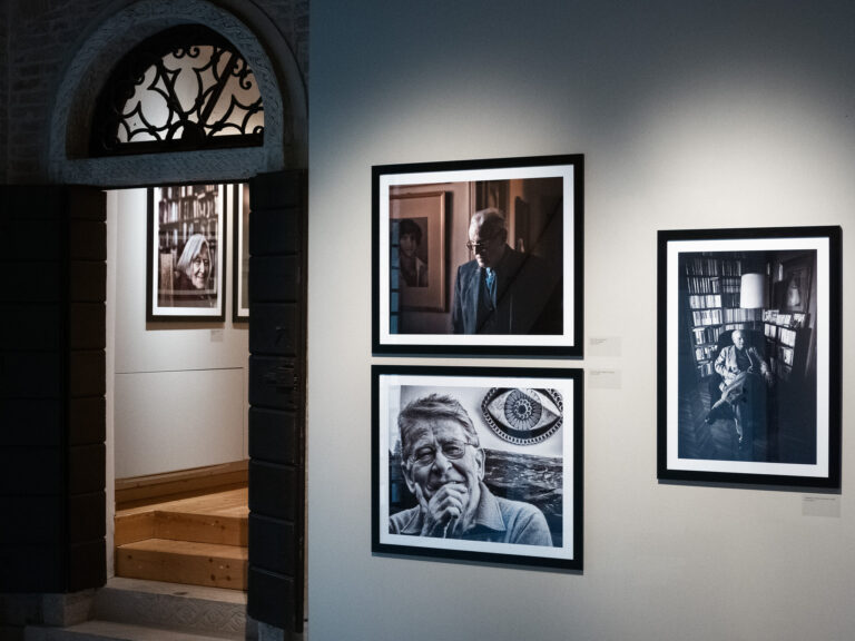 Francesco Maria Colombo Casa dei Tre Oci Venezia 8 Da Venezia immagini dell'opening di Giudecca Fotografia. Da Gillo Dorfles a Toni Servillo, a Peppe Barra: personaggi nel mirino di Francesco Maria Colombo