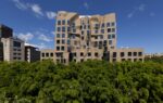 Frank Gehry UTS School Sydney foto Andrew Worssam Frank Gehry e il “sacchetto di carta accartocciata”. Inaugurata a Sydney la scuola della University of Technology, debutto dell'archistar in Australia