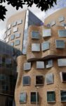 Frank Gehry UTS School Sydney foto Andrew Worssam 2 Frank Gehry e il “sacchetto di carta accartocciata”. Inaugurata a Sydney la scuola della University of Technology, debutto dell'archistar in Australia