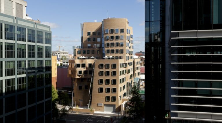 Frank Gehry UTS School Sydney foto Andrew Worssam 3 Frank Gehry e il “sacchetto di carta accartocciata”. Inaugurata a Sydney la scuola della University of Technology, debutto dell'archistar in Australia