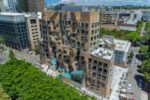 Frank Gehry UTS School Sydney foto Coptercam Frank Gehry e il “sacchetto di carta accartocciata”. Inaugurata a Sydney la scuola della University of Technology, debutto dell'archistar in Australia