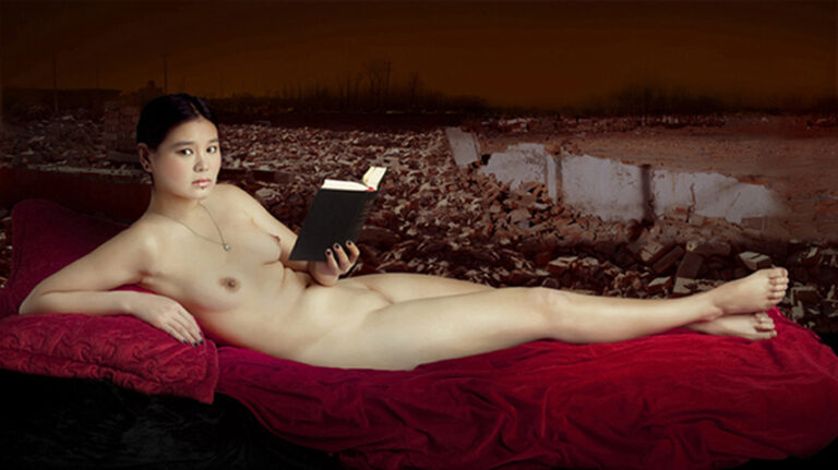Gao Yuan, A woman with book, A woman with, 115x170 cm, fotografia digitale, C print su tela, 2011