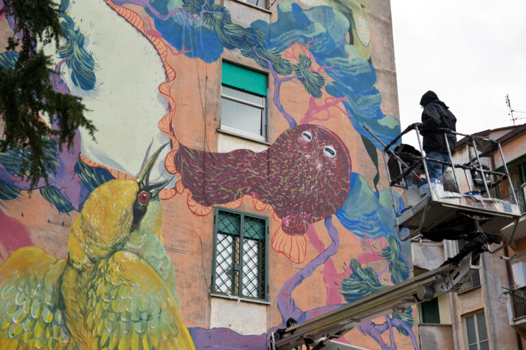Hitnes per Sanba Roma 2015 2 Rifatevi gli occhi. Lo street artist romano Hitnes ridipinge sei facciate del quartiere San Basilio. Vi mostriamo i primi quattro murales, targati SanBa