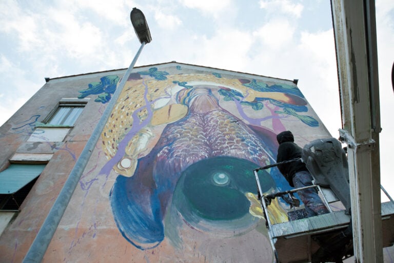 Hitnes per Sanba Roma 2015 4 Rifatevi gli occhi. Lo street artist romano Hitnes ridipinge sei facciate del quartiere San Basilio. Vi mostriamo i primi quattro murales, targati SanBa