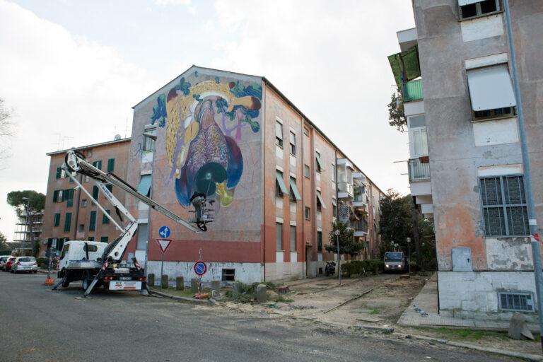 Hitnes per Sanba Roma 2015 6 Rifatevi gli occhi. Lo street artist romano Hitnes ridipinge sei facciate del quartiere San Basilio. Vi mostriamo i primi quattro murales, targati SanBa