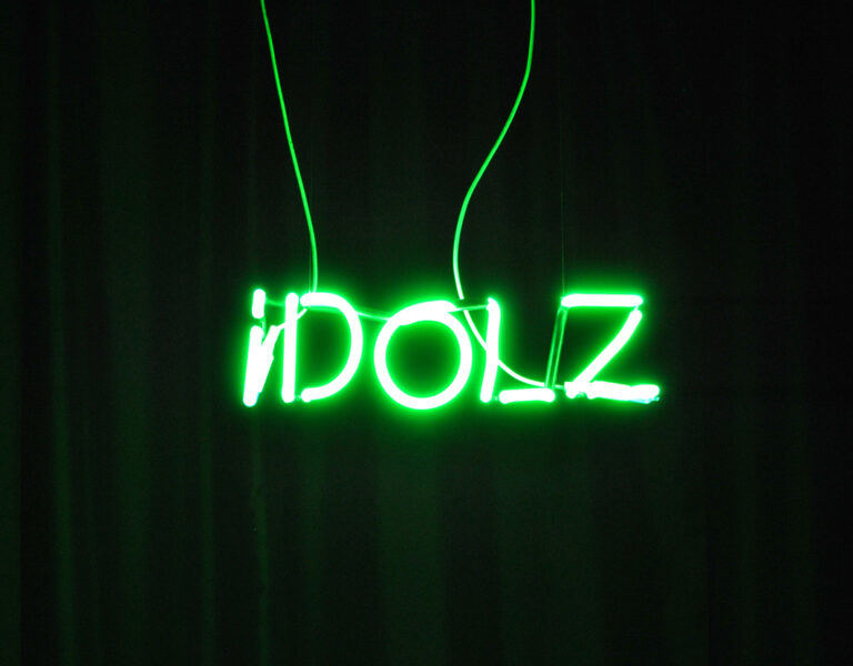 Ilja Karilampi Idolz 2015 Un po' galleria, un po' club privato: a Torino Co2 lancia Club of matinée Idolz, in programma sabati a base di arte, musica, talk, cinema